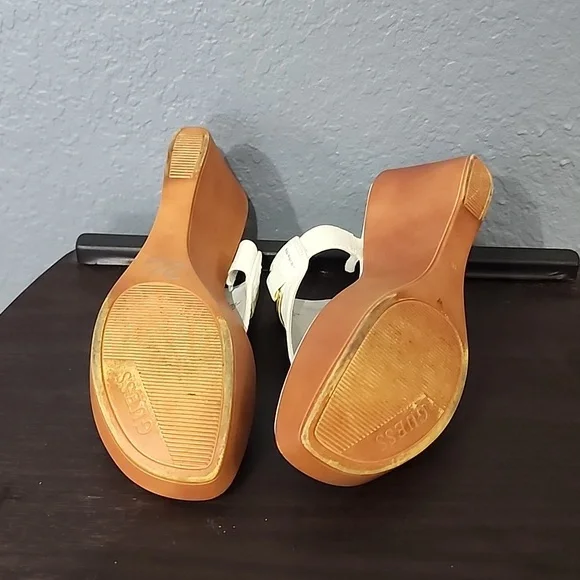 Guess Platform Sandals Size 9M - Picture 2 of 3